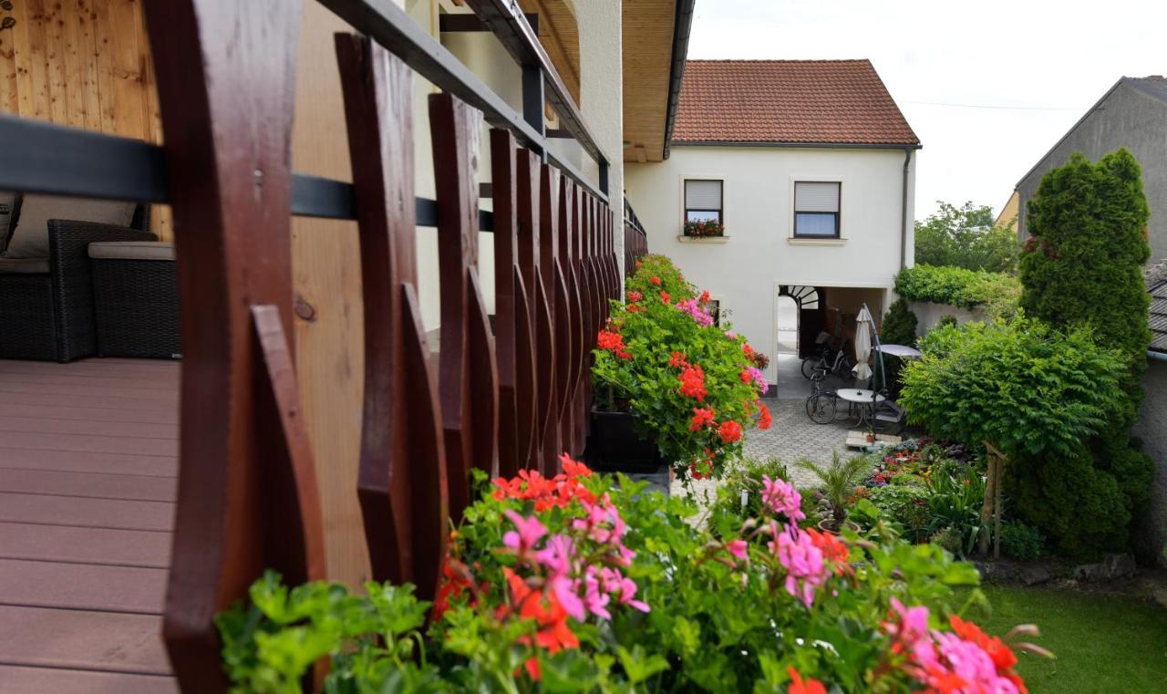 Blumenhof Wegleitner Hotel Илмиц Екстериор снимка