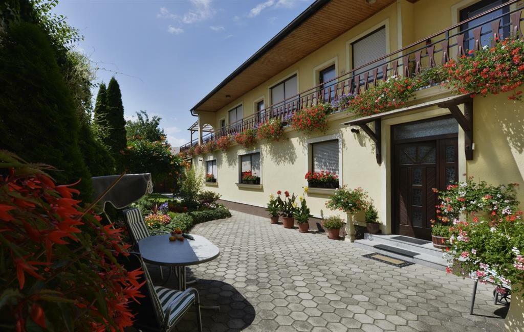 Blumenhof Wegleitner Hotel Илмиц Екстериор снимка