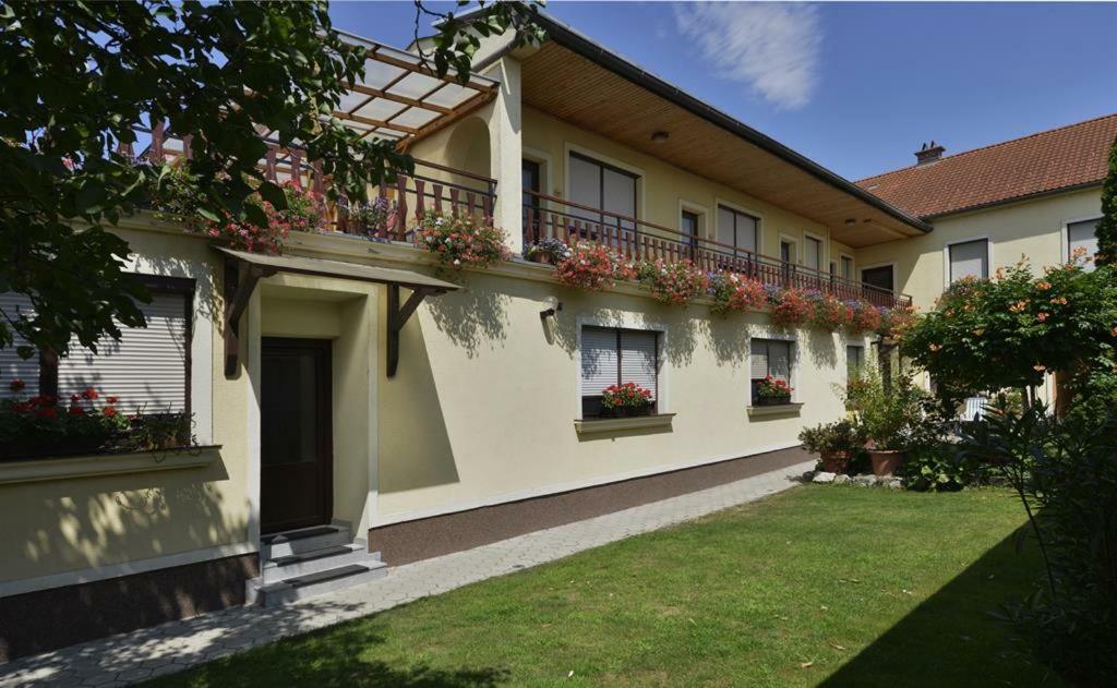 Blumenhof Wegleitner Hotel Илмиц Екстериор снимка
